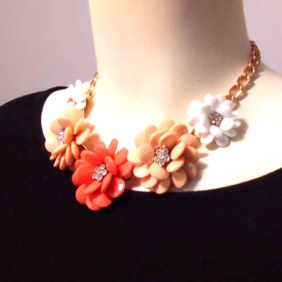 πHPπ Boho Flower Statement Necklace - Picture 3 of 8
